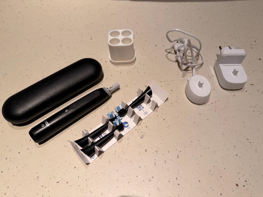 Oral-B iO 5N - Elektrische Tandenborstel - Zwart (+ extras), Enlèvement ou Envoi, Comme neuf, Brosse à dents
