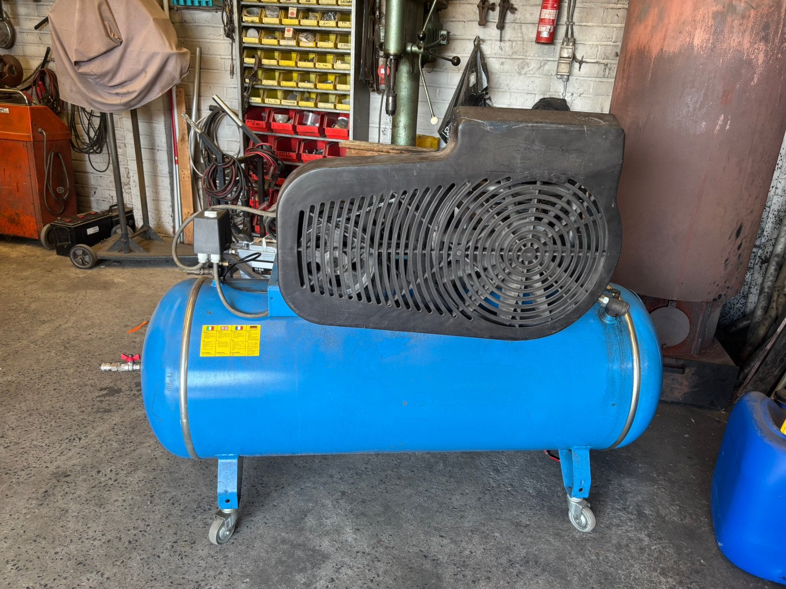 Compressor, Doe-het-zelf en Bouw, Compressors, Ophalen, Zo goed als nieuw