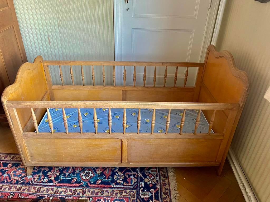 LIT « VINTAGE «  ENFANT avec SOMMIER à lattes + MATELAS, Enlèvement, Utilisé, Sommier à lattes