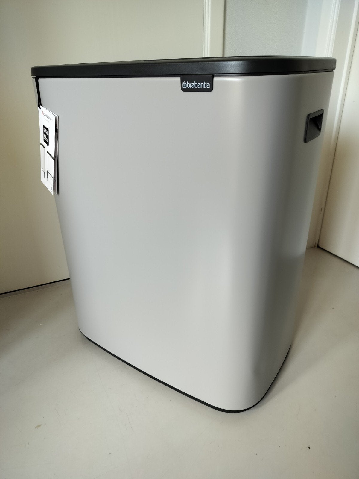 Brabantia Touch soft Grey 60 liter nieuw!, 50 tot 75 cm, Nieuw, 40 liter of meer, Ophalen of Verzenden