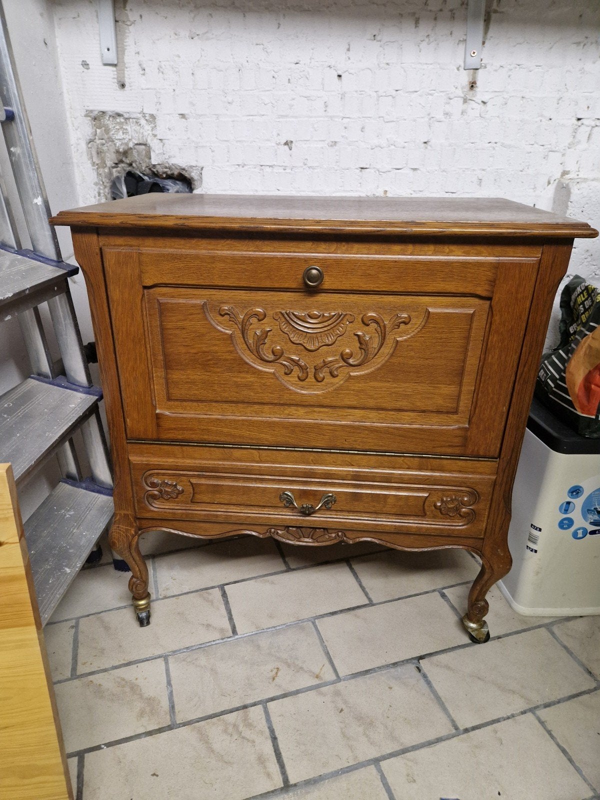 Eikenhouten commode / ladekast Louis XV stijl, Antiek en Kunst, Antiek | Meubels | Bedden, Ophalen