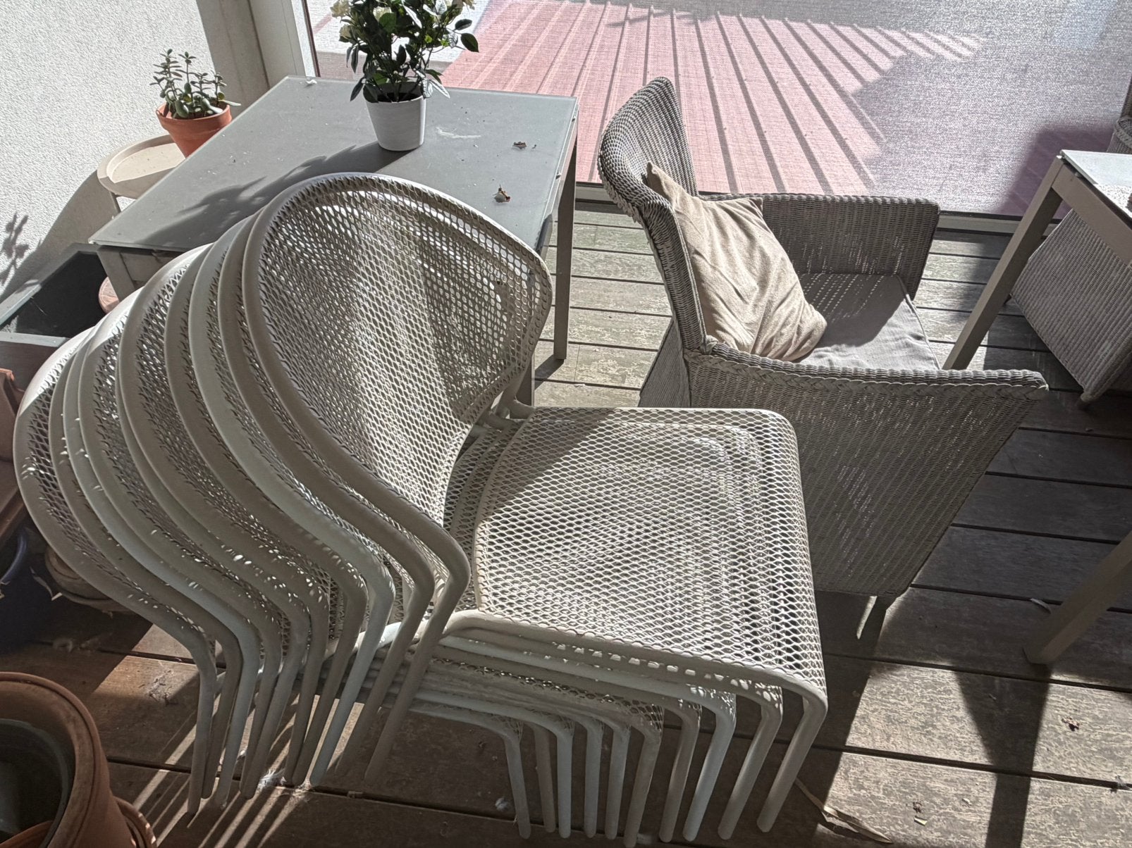 10 chaises empilables en métal crème/blanc — 95€, Enlèvement, Métal, Empilable
