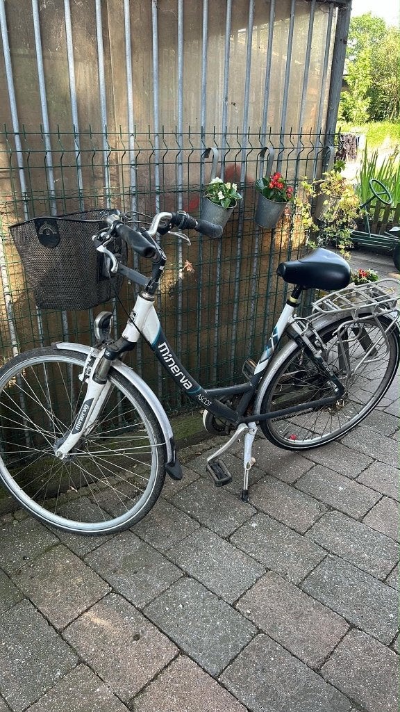 Damesfiets merk Minerva Prijs 100€, Fietsen en Brommers, Ophalen, Gebruikt, Overige merken, Versnellingen