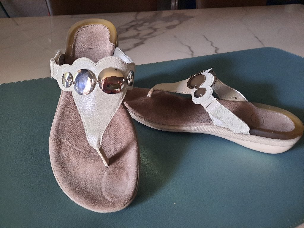 Scholl teenslippers mt 39, Enlèvement ou Envoi, Comme neuf, Blanc, Sandales de bain