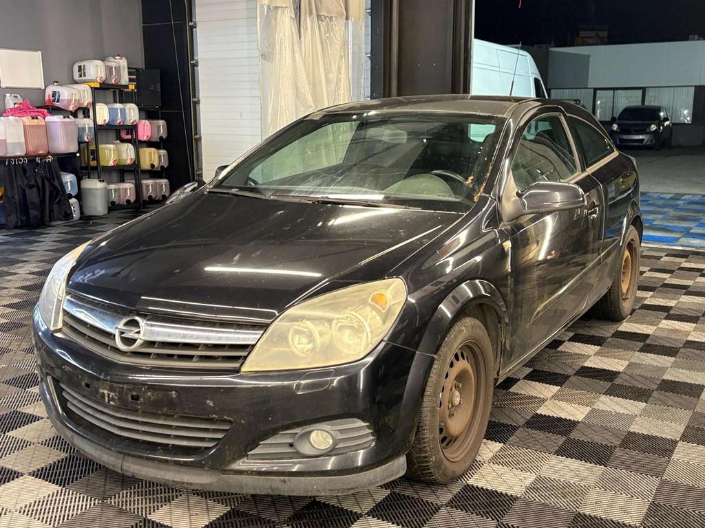 Opel Astra GTC 1.9 DTH CDTi Cosmo EXPORT, Auto's, Gebruikt, 4 cilinders, Zwart, Bedrijf