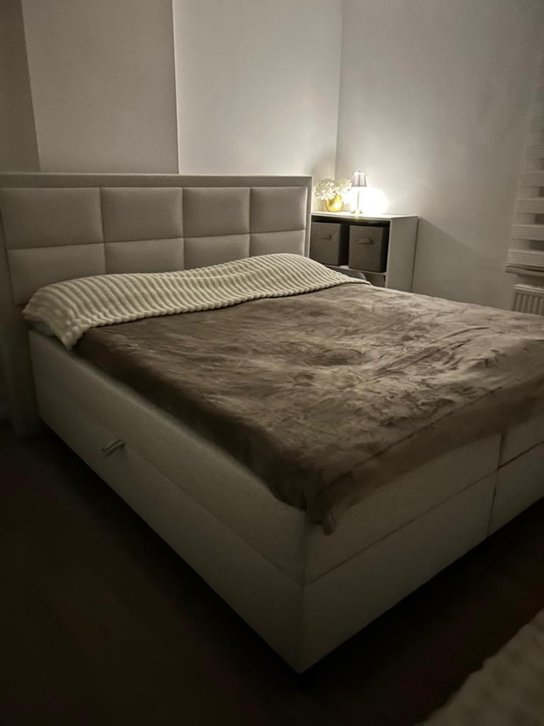 Boxspring met opbergruimte, Ophalen, Zo goed als nieuw