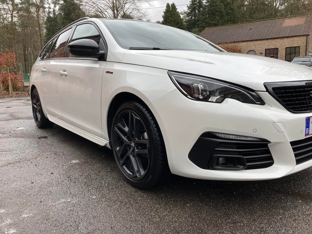 Peugeot 308 SW GT line | 130pk | 2019, Auto's, Peugeot, Voorwielaandrijving, 4 cilinders, Wit, Leder