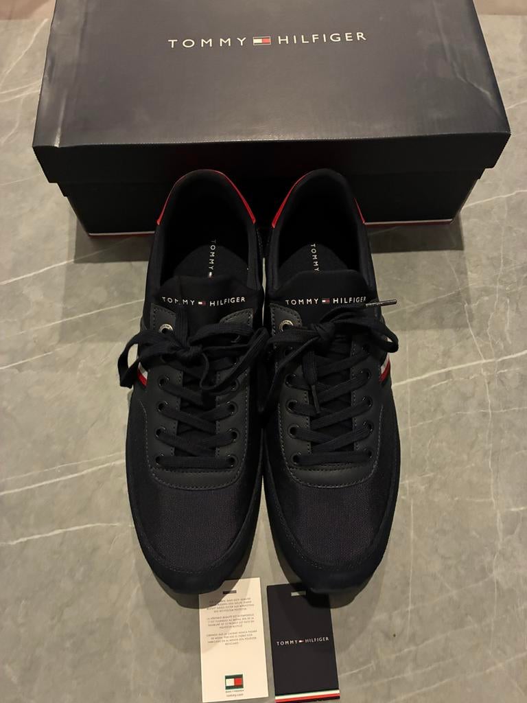 Nieuwe Tommy Hilfiger schoenen maat 44, Kleding | Heren, Schoenen, Ophalen, Overige kleuren, Nieuw, Sneakers