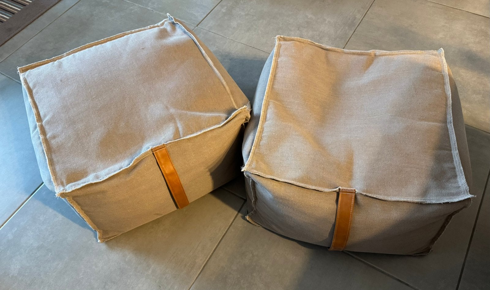 2 zitzakken poef, Ophalen, Zo goed als nieuw, Beige, Zitzak