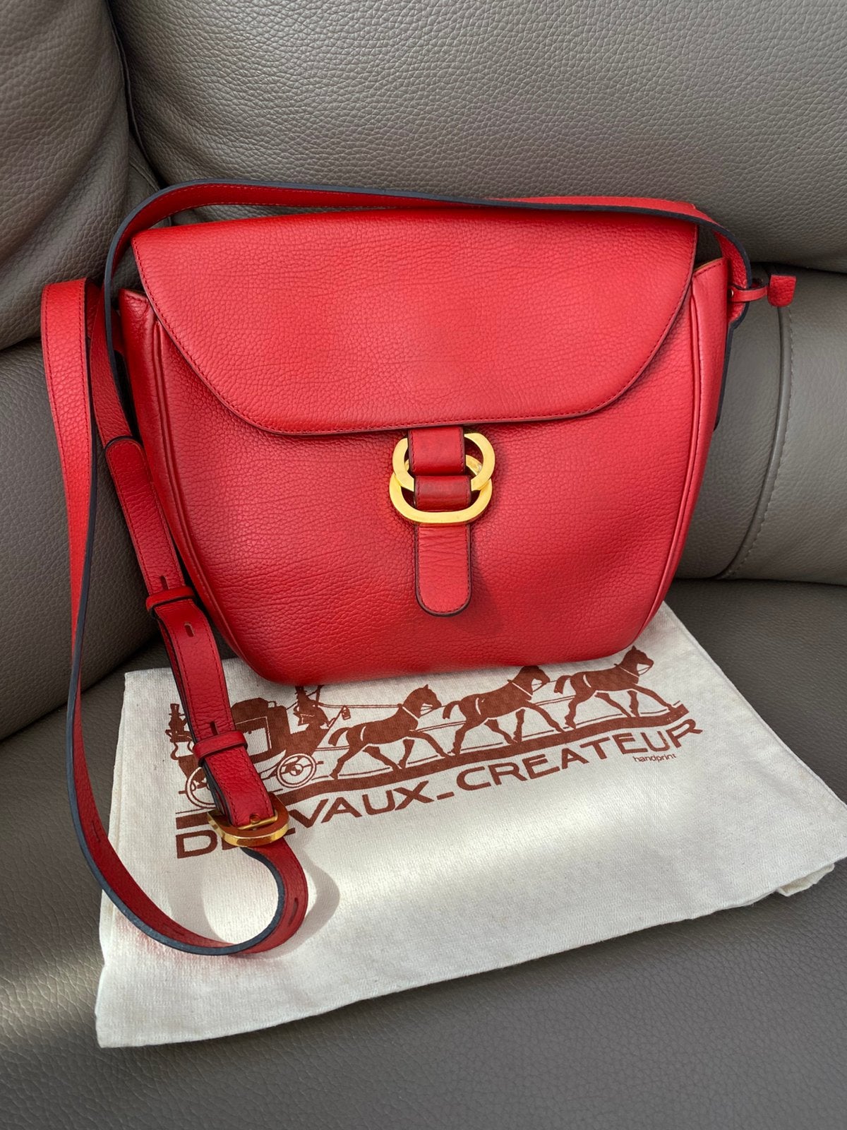 Sac à bandoulière Delvaux vintage rouge, Handtassen en Accessoires, Tassen | Damestassen, Zo goed als nieuw, Schoudertasje, Rood