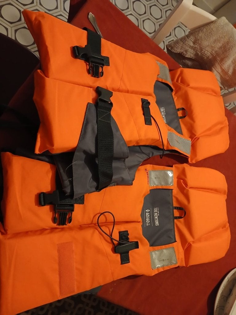 2 veiligheids zwemvesten (kinderen), Ophalen, Oranje, Zo goed als nieuw, Maat 34 (XS) of kleiner