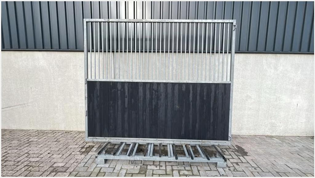 Tussenwand boven tralies | 2880 x 2400 mm. | B-Keuze, Weidegang, 4 paarden of pony's of meer