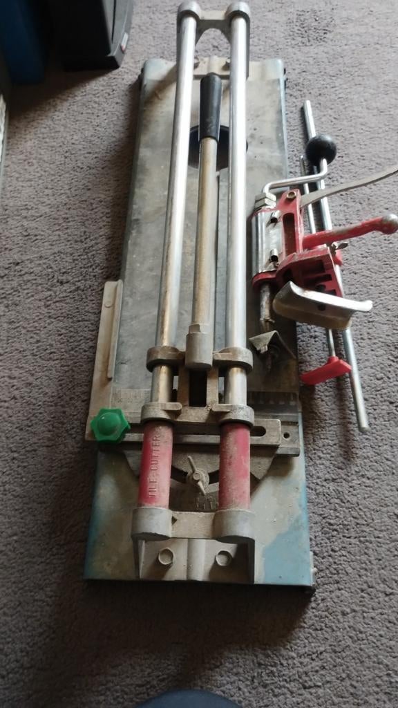 Tegelsnijder, Enlèvement