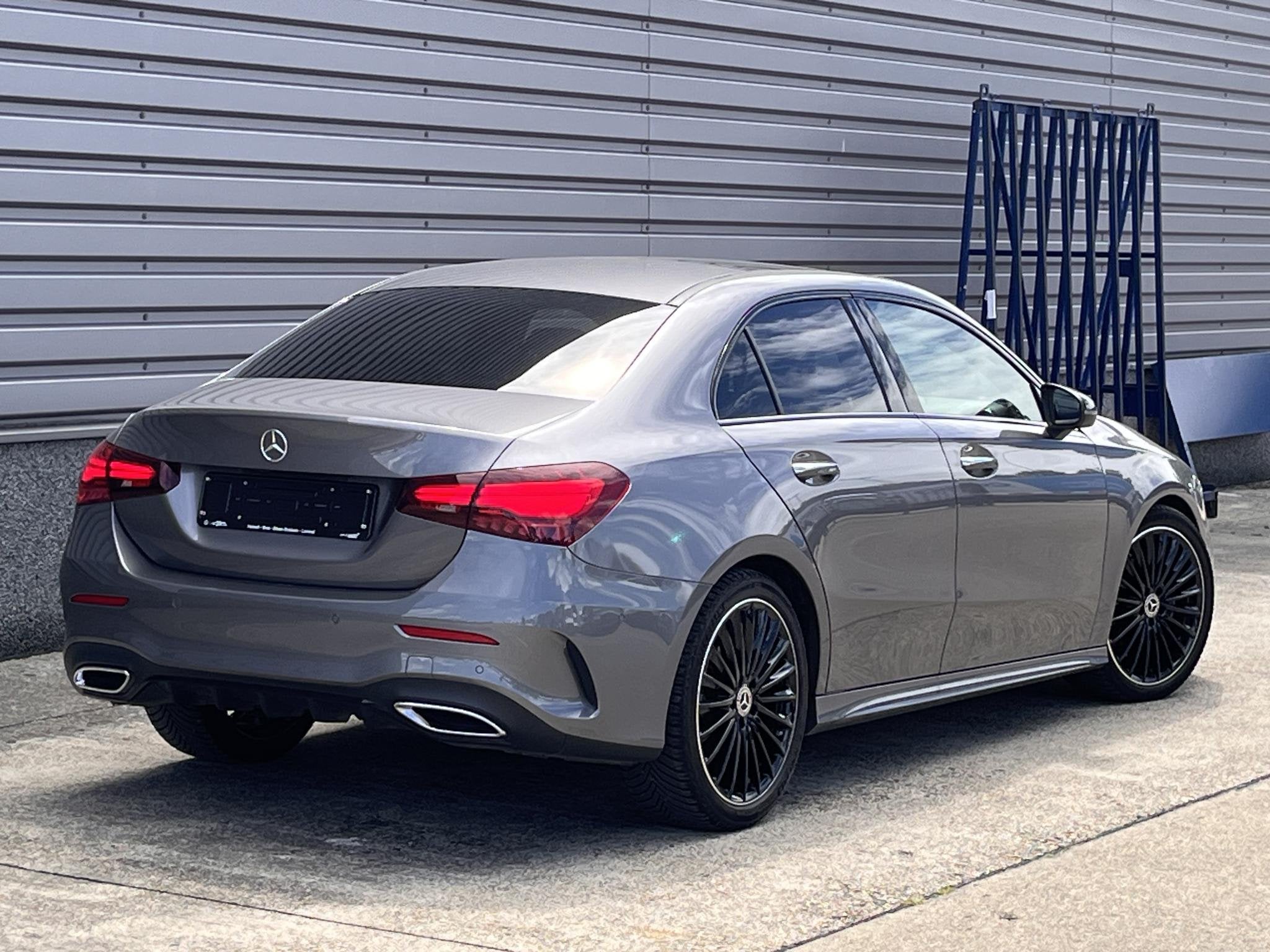 Mercedes-Benz A-Klasse Limousine 180 d AMG/Pano, Auto's, 4 deurs, Stof, Gebruikt, 4 cilinders