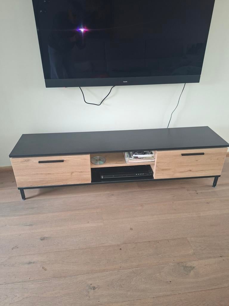 TV kast, Enlèvement