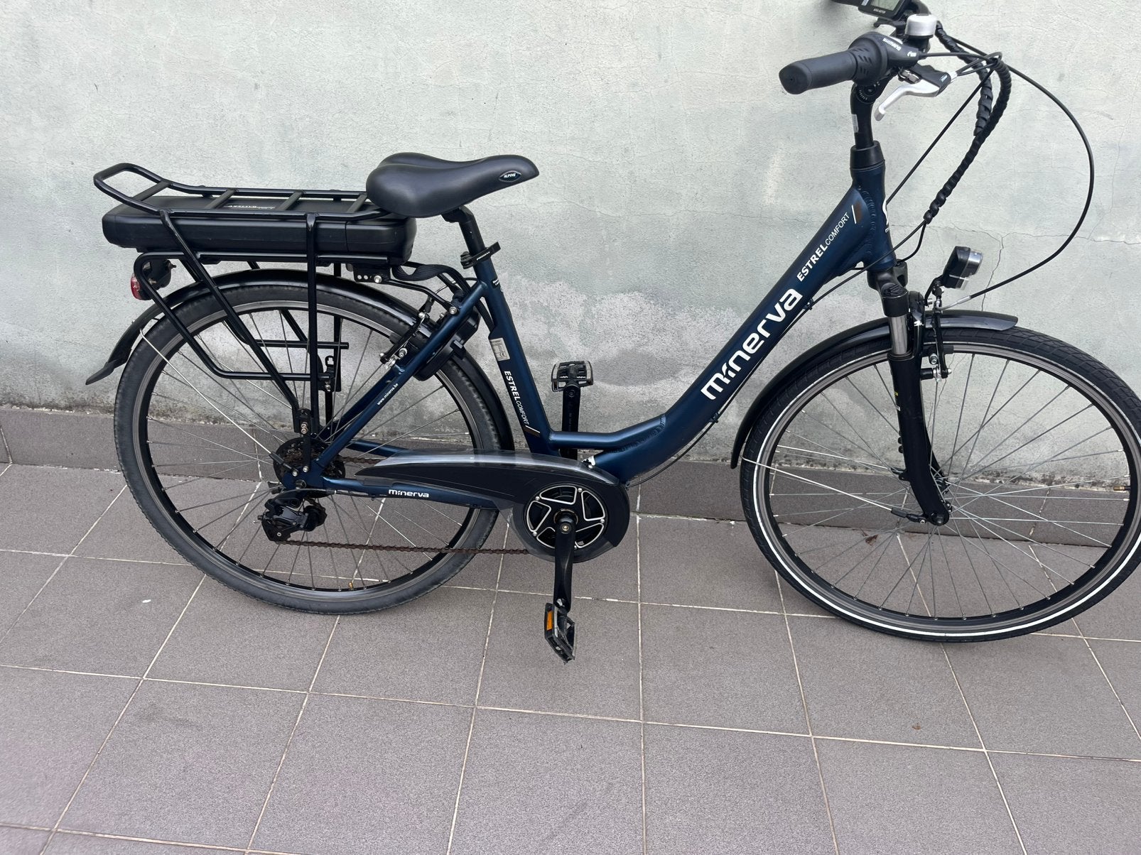 Elektrische damesfiets 28 inch merk Minerva, Fietsen en Brommers, Elektrische fietsen, Ophalen of Verzenden, Zo goed als nieuw