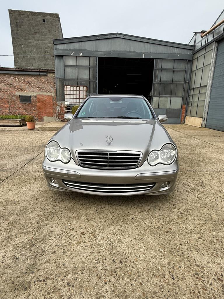 Mecedes c klasse 200 benzine, Auto's, Mercedes-Benz, 4 deurs, Beige, Bedrijf, Handgeschakeld