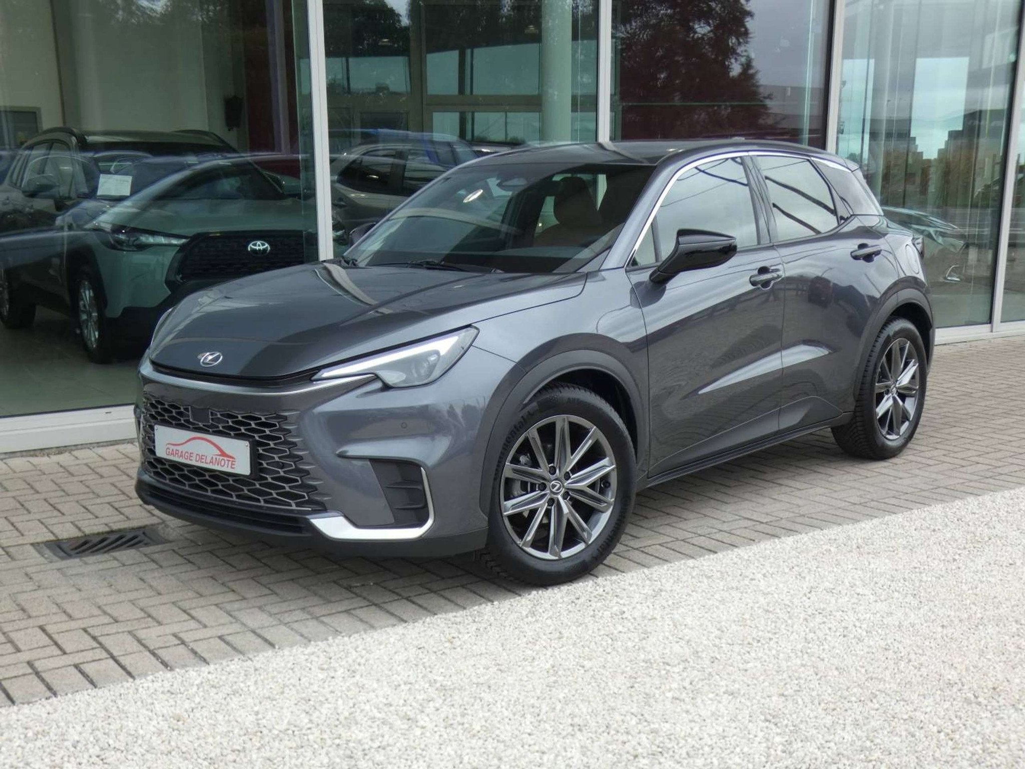 Lexus LBX Hybrid RELAX +COGNAC LEDER +Elektrische zetel +Sto, Argent ou Gris, Achat, 1280 kg, Entreprise