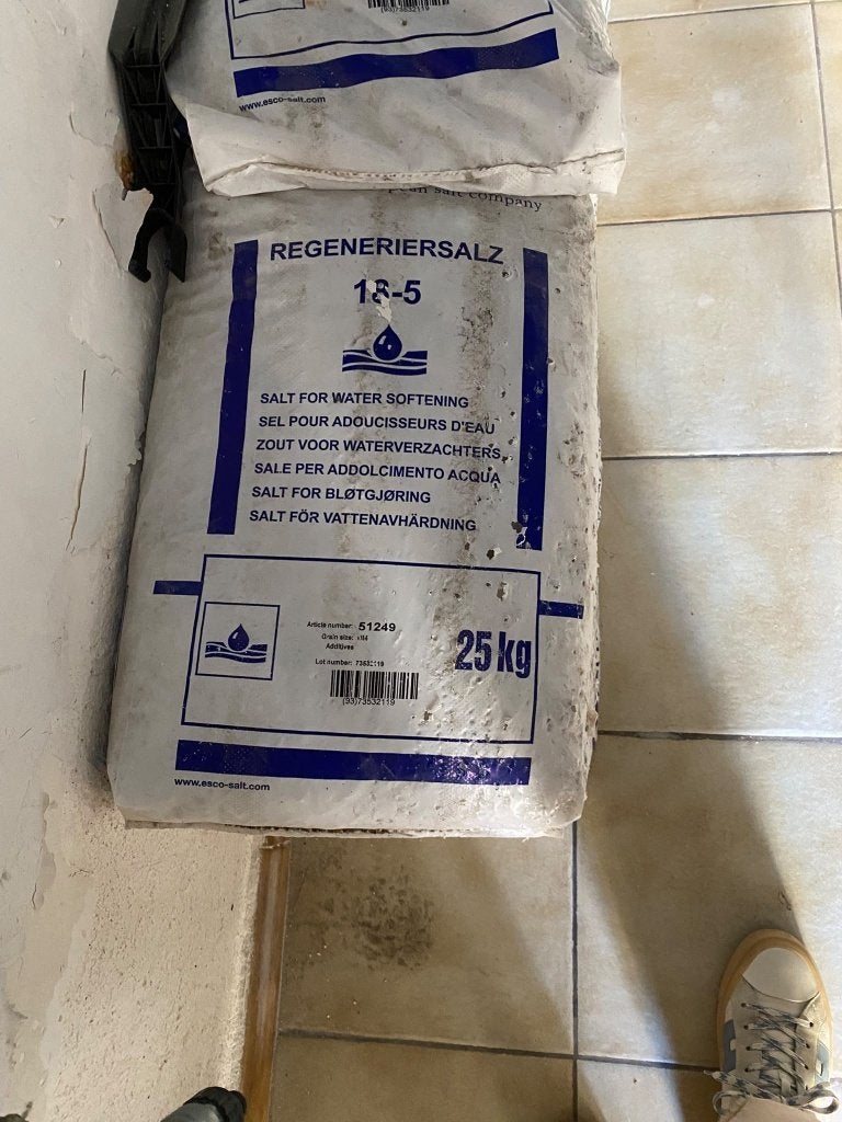 Zout voor waterontharder, Ophalen, Zo goed als nieuw, Waterontharder met zout