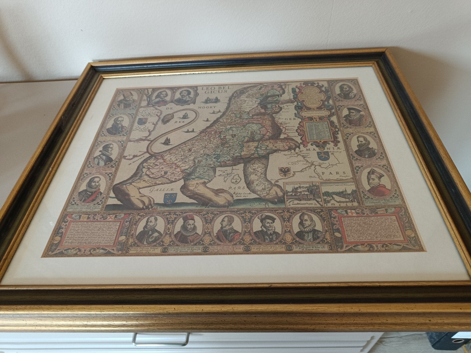 2 kaders , mooie lijst,van oude stadskaarten, Ophalen