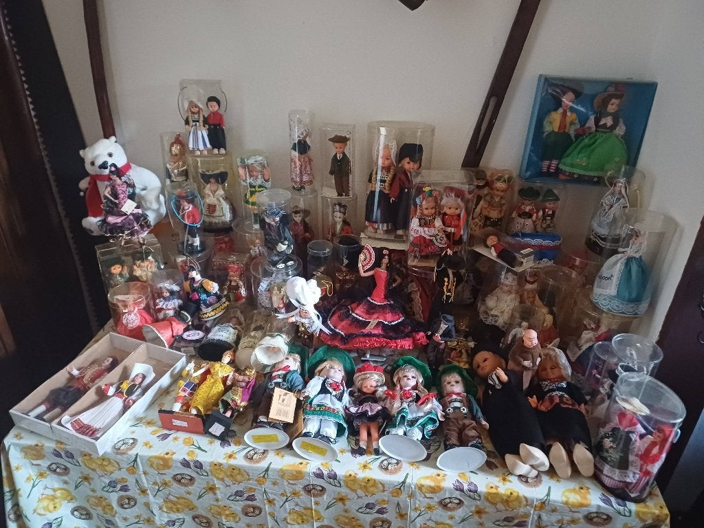 Folkore poppen, Verzamelen, Poppen, Ophalen, Zo goed als nieuw, Pop