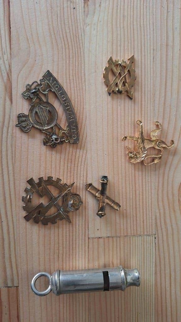 Militaire emblemen en fluit, Verzamelen, Ophalen of Verzenden