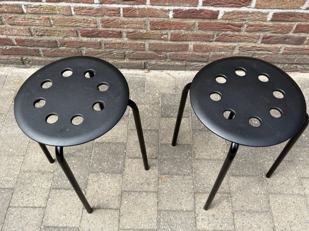 2 zwarte krukjes stapelbaar, Ophalen, Gebruikt