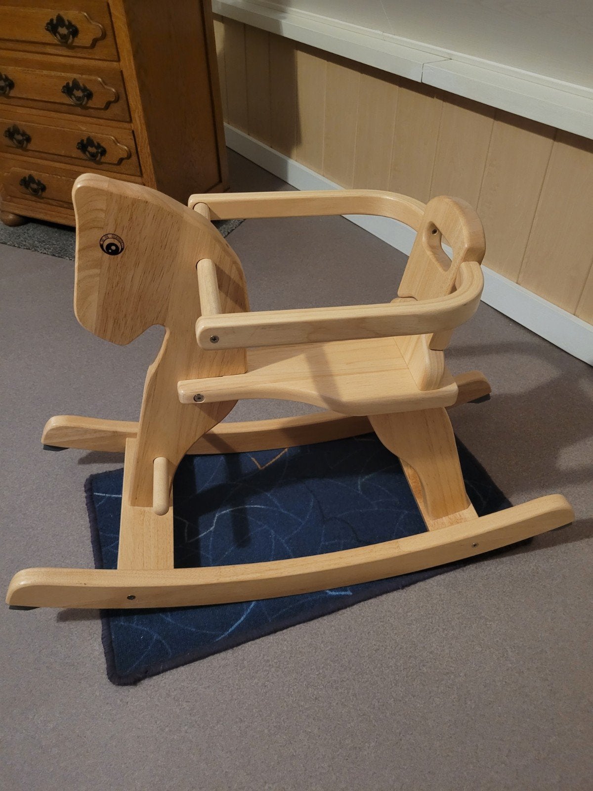 Prachtig nieuw houten schommelpaard Pintoy, Kinderen en Baby's, Ophalen, Zo goed als nieuw