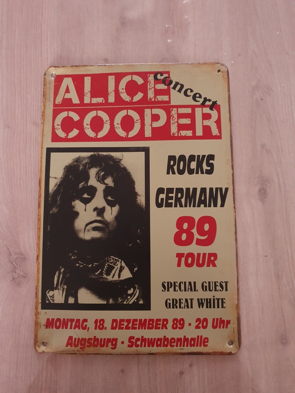 Alice cooper bord, Ophalen