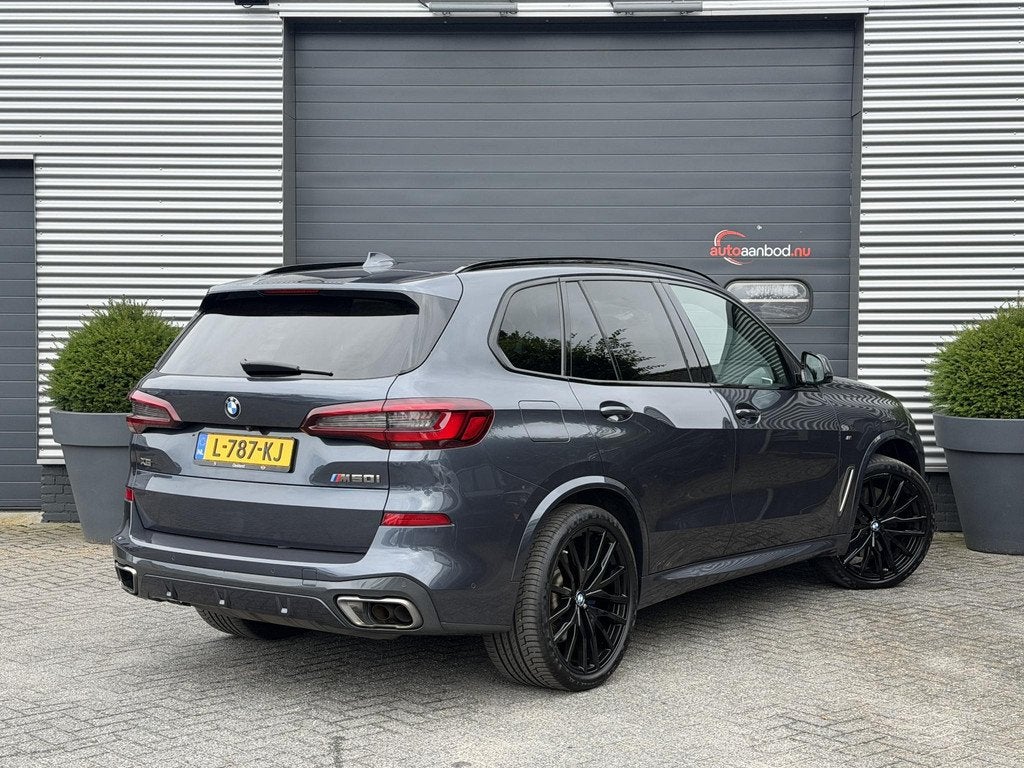 BMW X5 M50i High Executive | M-Sport | Panoramadak | 360* Ca, Auto's, Automaat, Lichtsensor, Gebruikt, 4395 cc