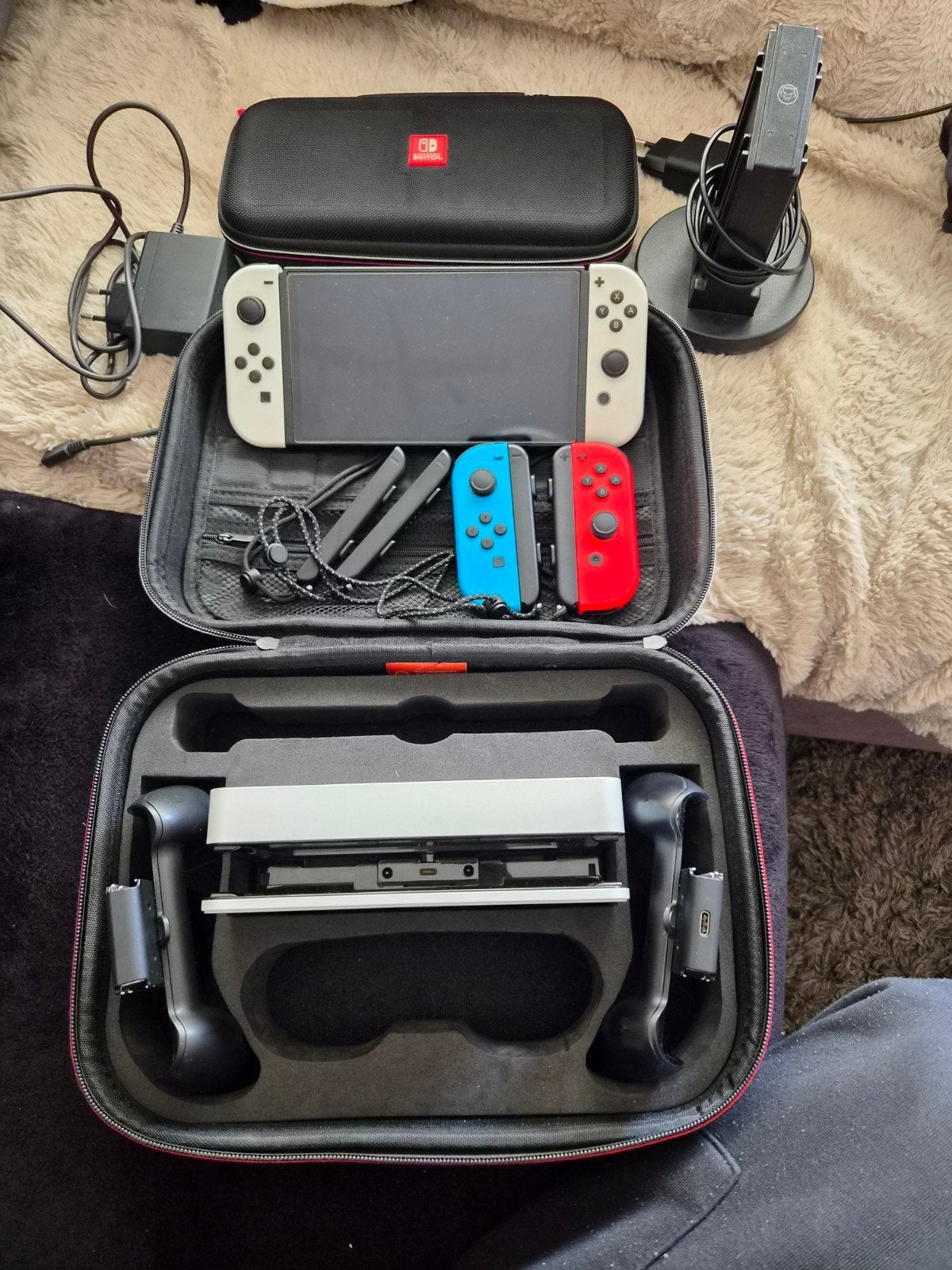 nintendo switch met toebehoren, Consoles de jeu & Jeux vidéo, Avec disque dur, Comme neuf, Avec 3 manettes ou plus, Enlèvement
