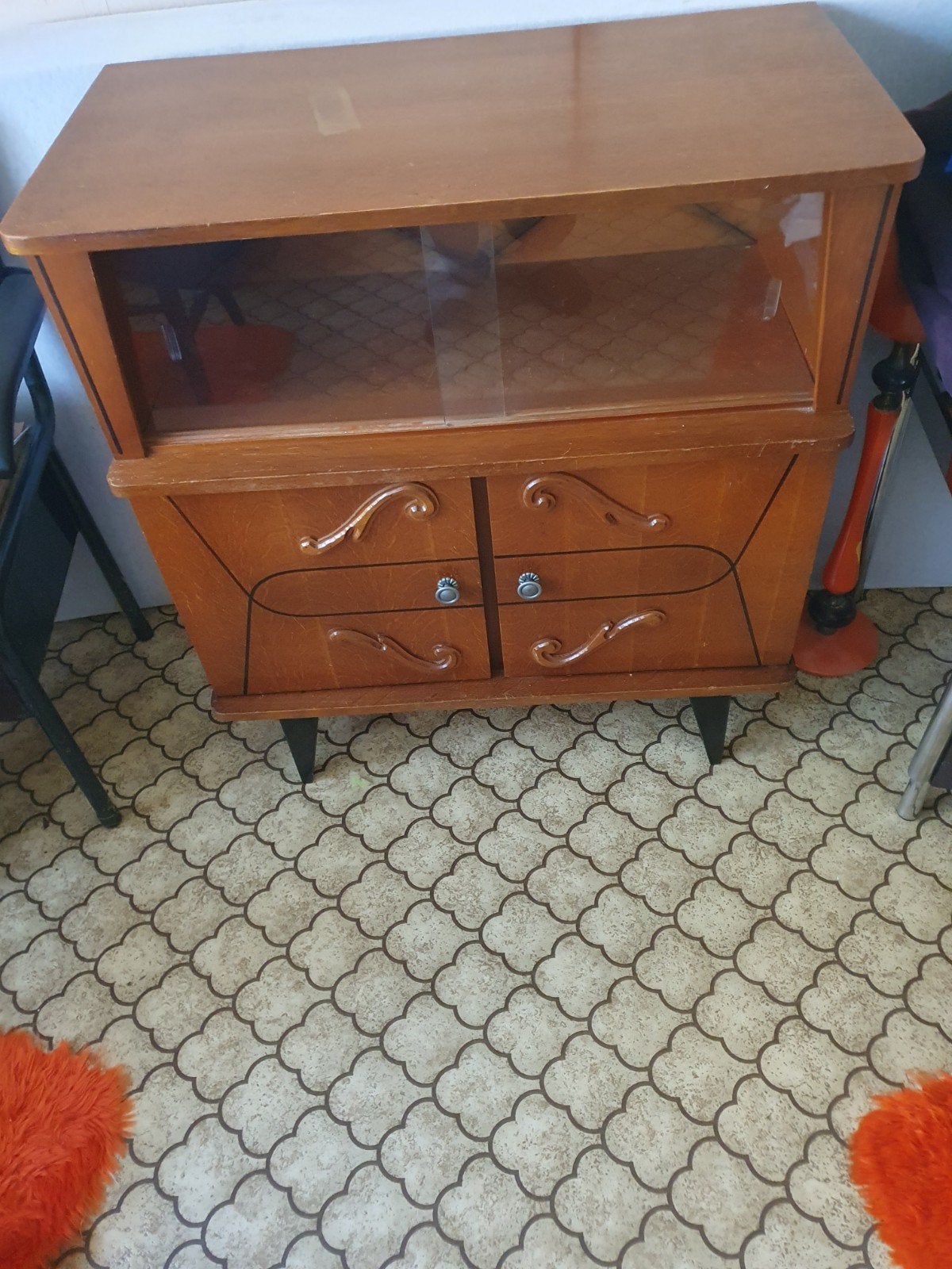 kastje met glas, Ophalen