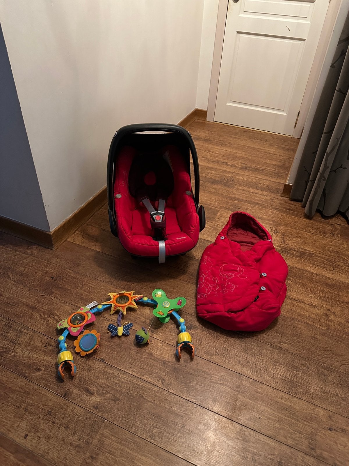 Maxi cosi pebble verkleiner voetenzak speelboog, Ophalen, Zo goed als nieuw