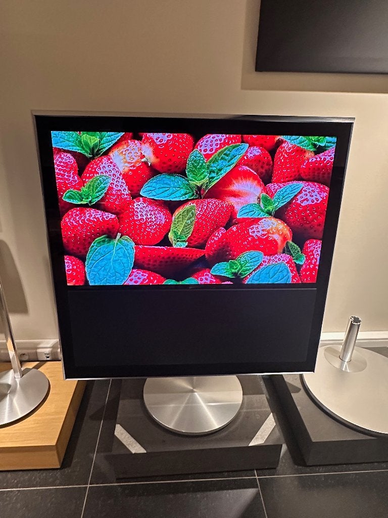 Bang & Olufsen Beovision 10-40 met motor voet - B&O, Audio, Tv en Foto, Ophalen, Info@bang-olufsen.dk, Zo goed als nieuw, Bang & Olufsen Alle 1 / DK-7600 Struer / Denmark
