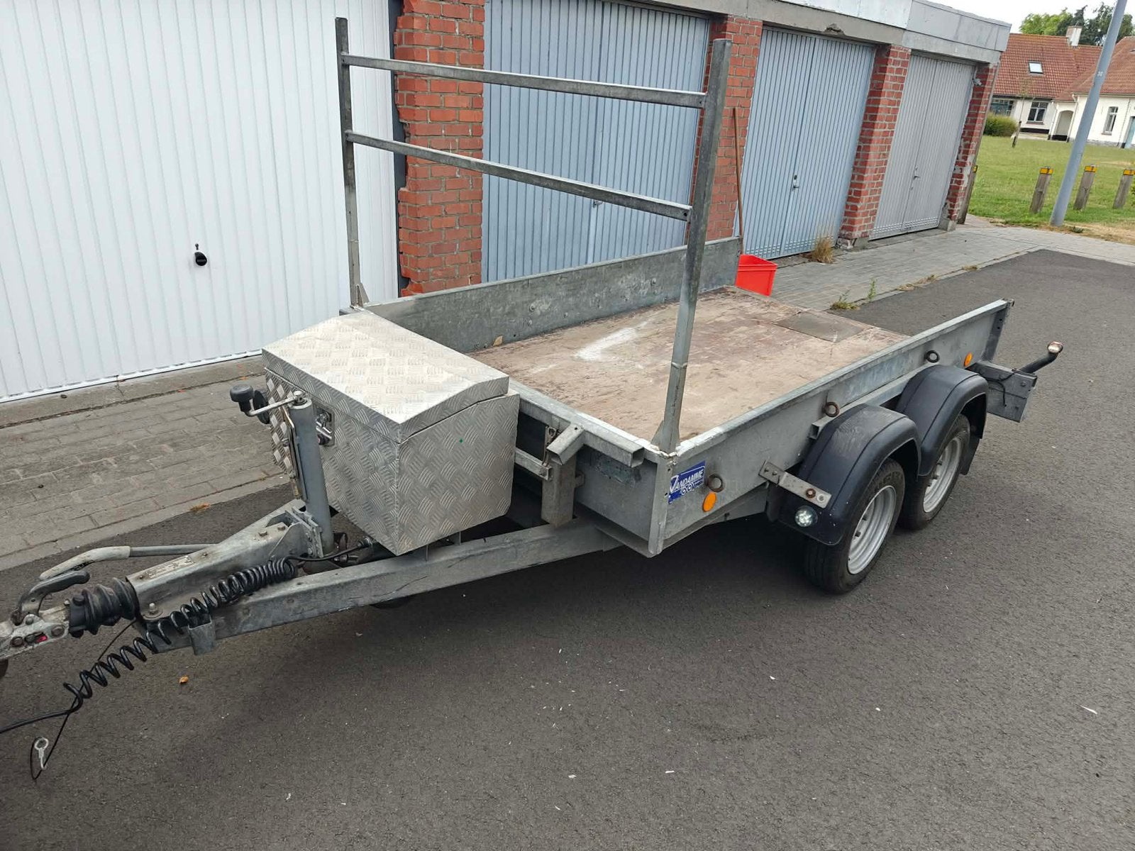 Geremde aanhangwagen, Ophalen, Gebruikt