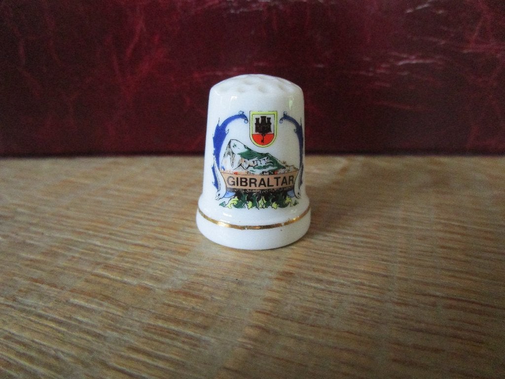 vingerhoedje Gibraltar, Verzamelen, Vingerhoedjes, Ophalen of Verzenden, Porselein