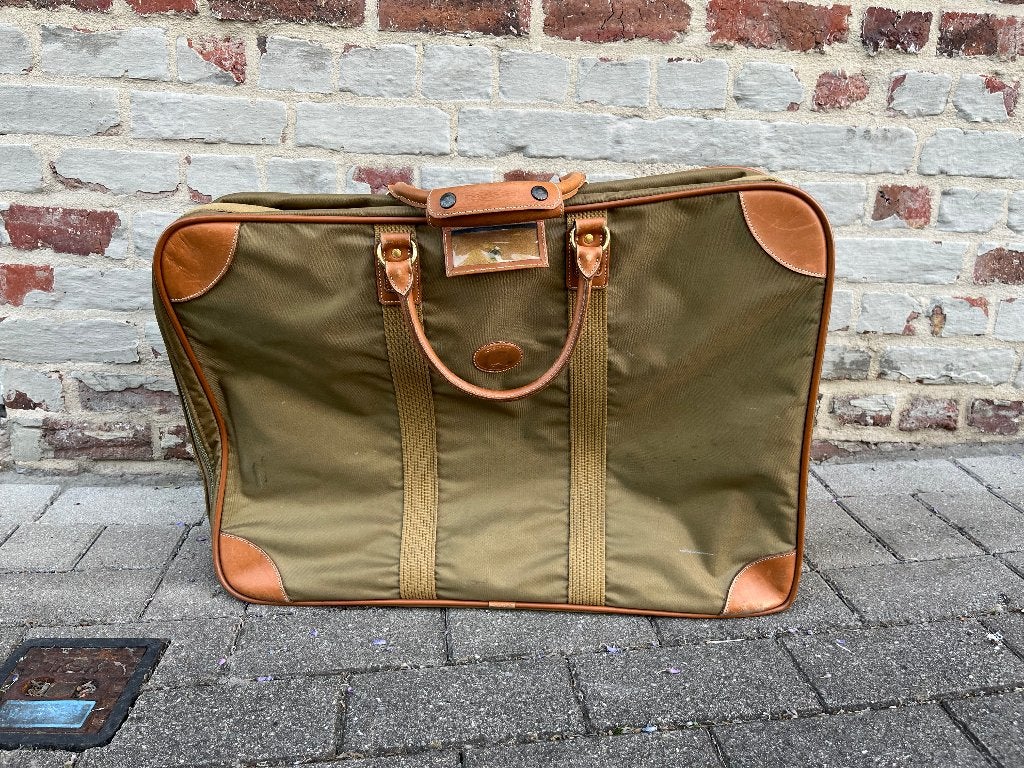 reiskoffer Longchamp, Ophalen
