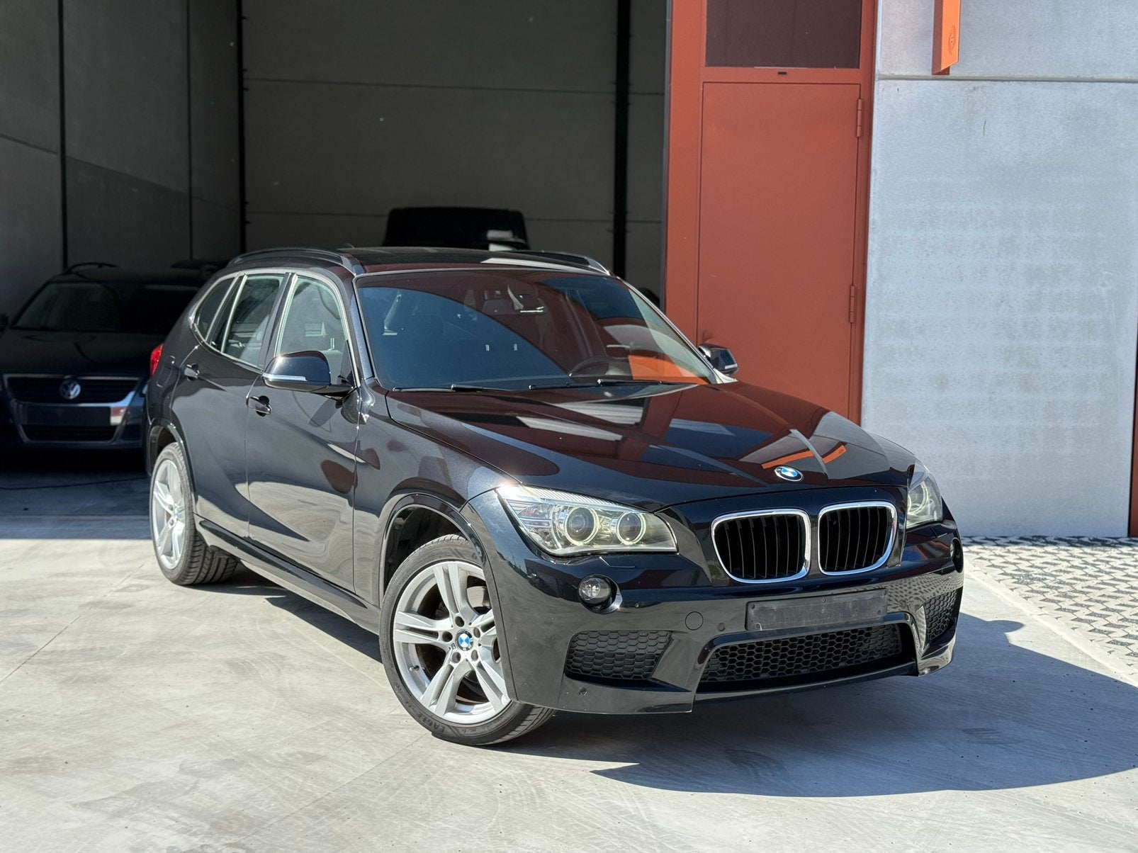 BMW X1 18i M-Uitvoering Benzine Euro 6 - 1j Garantie !, Autos, X1, Noir, 5 portes, 5 places