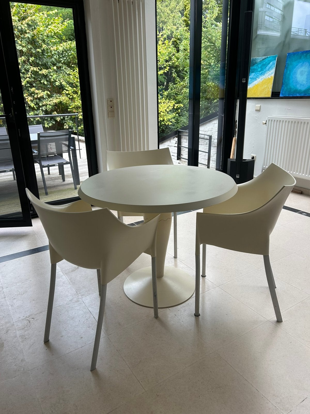 Set van ronde tafel met 3 stoelen, Huis en Inrichting, Tafels | Eettafels, Ophalen, Kunststof, Gebruikt, 50 tot 100 cm