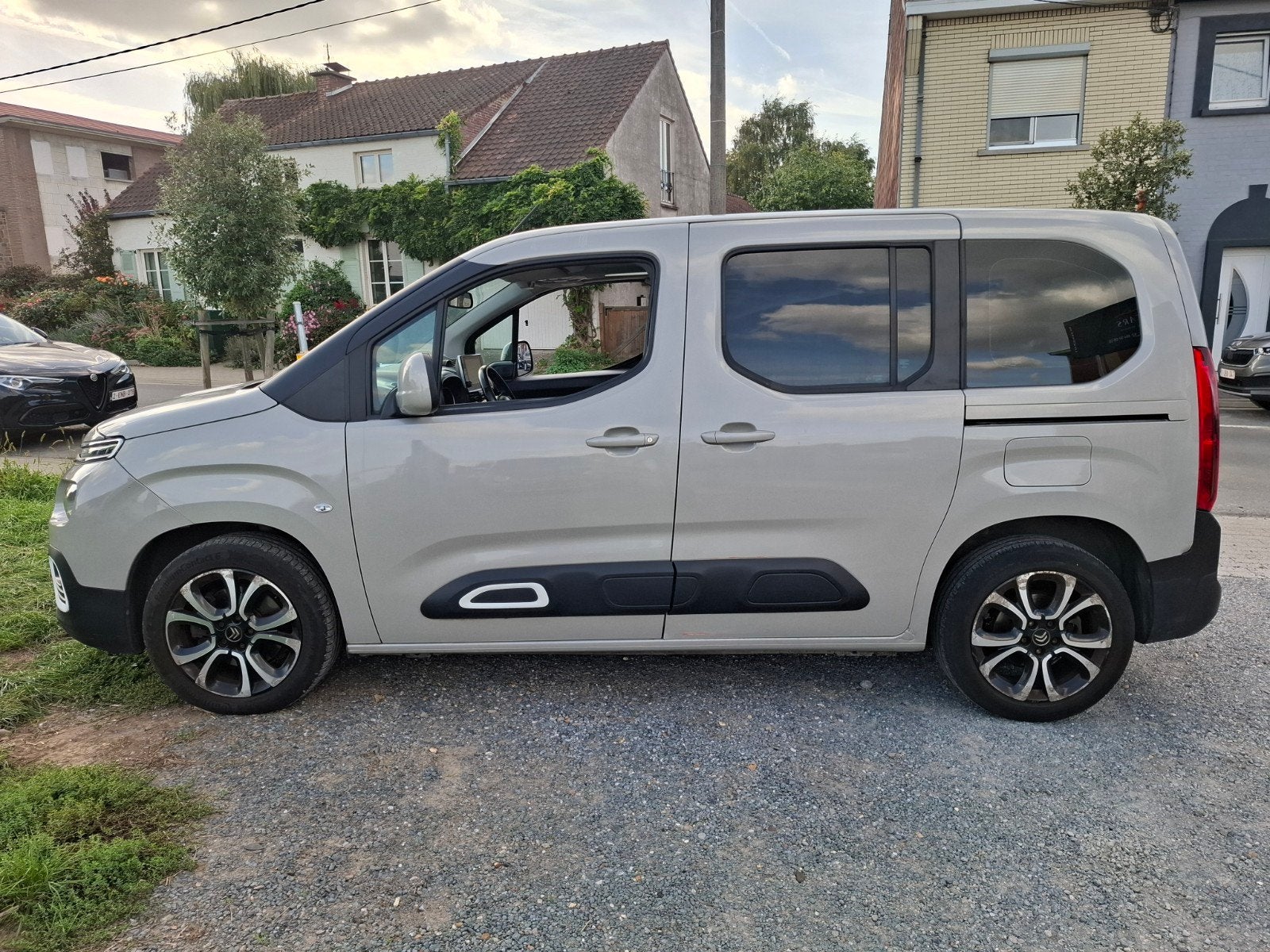 BERLINGO 1.2 ESSENCE  BOÎTE AUTOMATIQUE  FULL OPTIONS, Autos, Cuir, Argent ou Gris, Achat, Euro 6