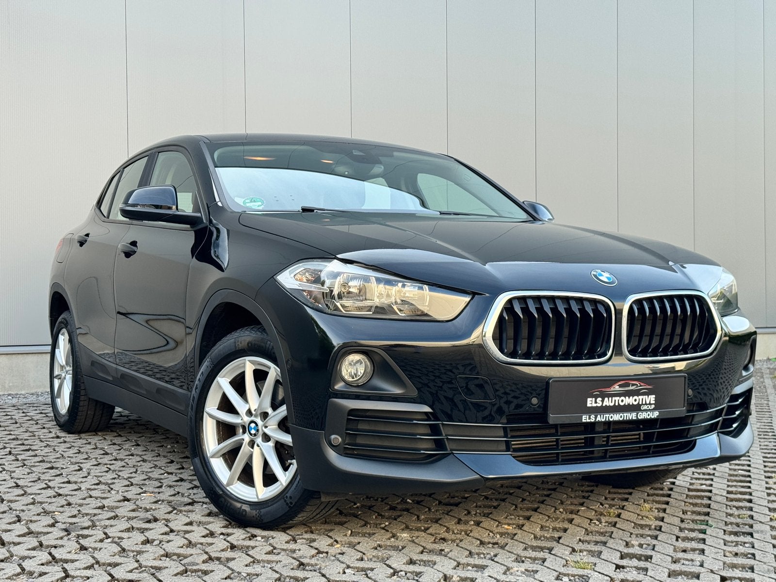 BMW X2 sDrive MHEV Automaat – Black on Black – BMW Historiek, Auto's, Automaat, X2, Zwart, Bedrijf