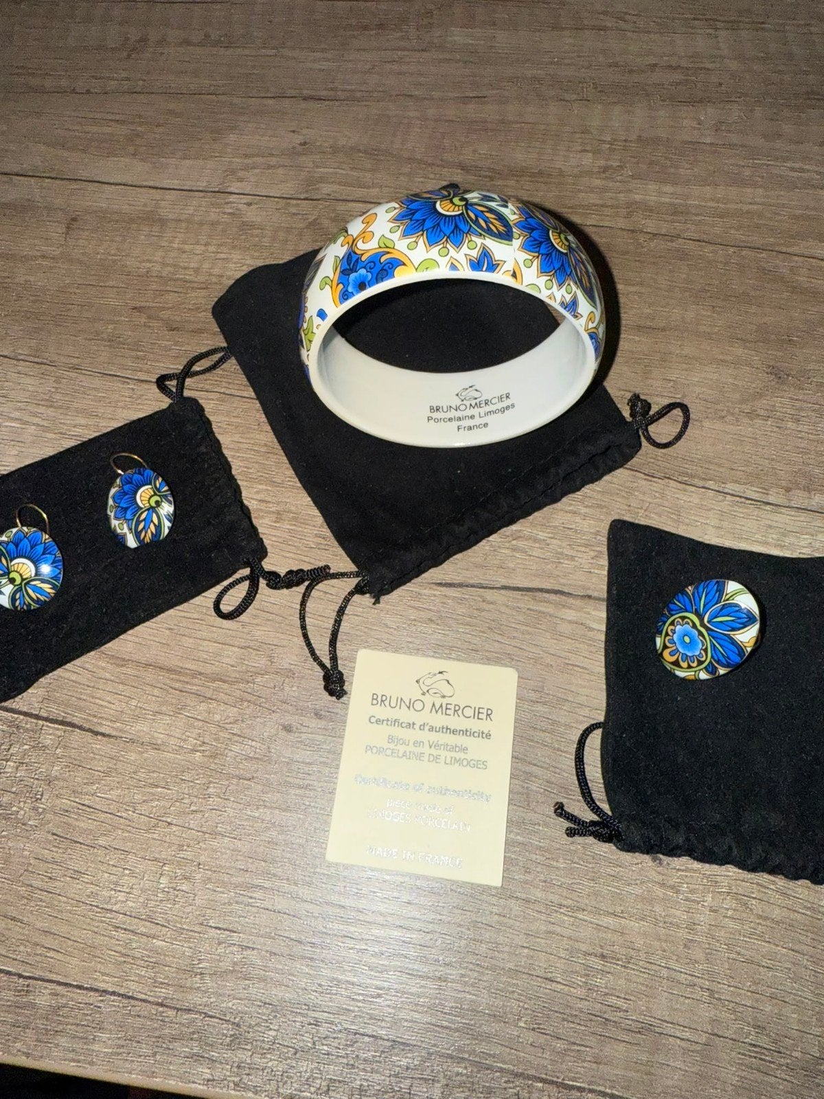 Armband porselein, oorbellen en een ring., Handtassen en Accessoires, Ophalen of Verzenden