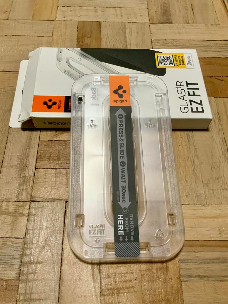 iPhone 15 Pro screen protector Spigen, IPhone 15, Nieuw, Ophalen of Verzenden, Screenprotector