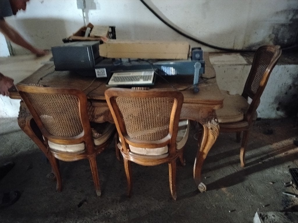 Table et chaises, Enlèvement ou Envoi