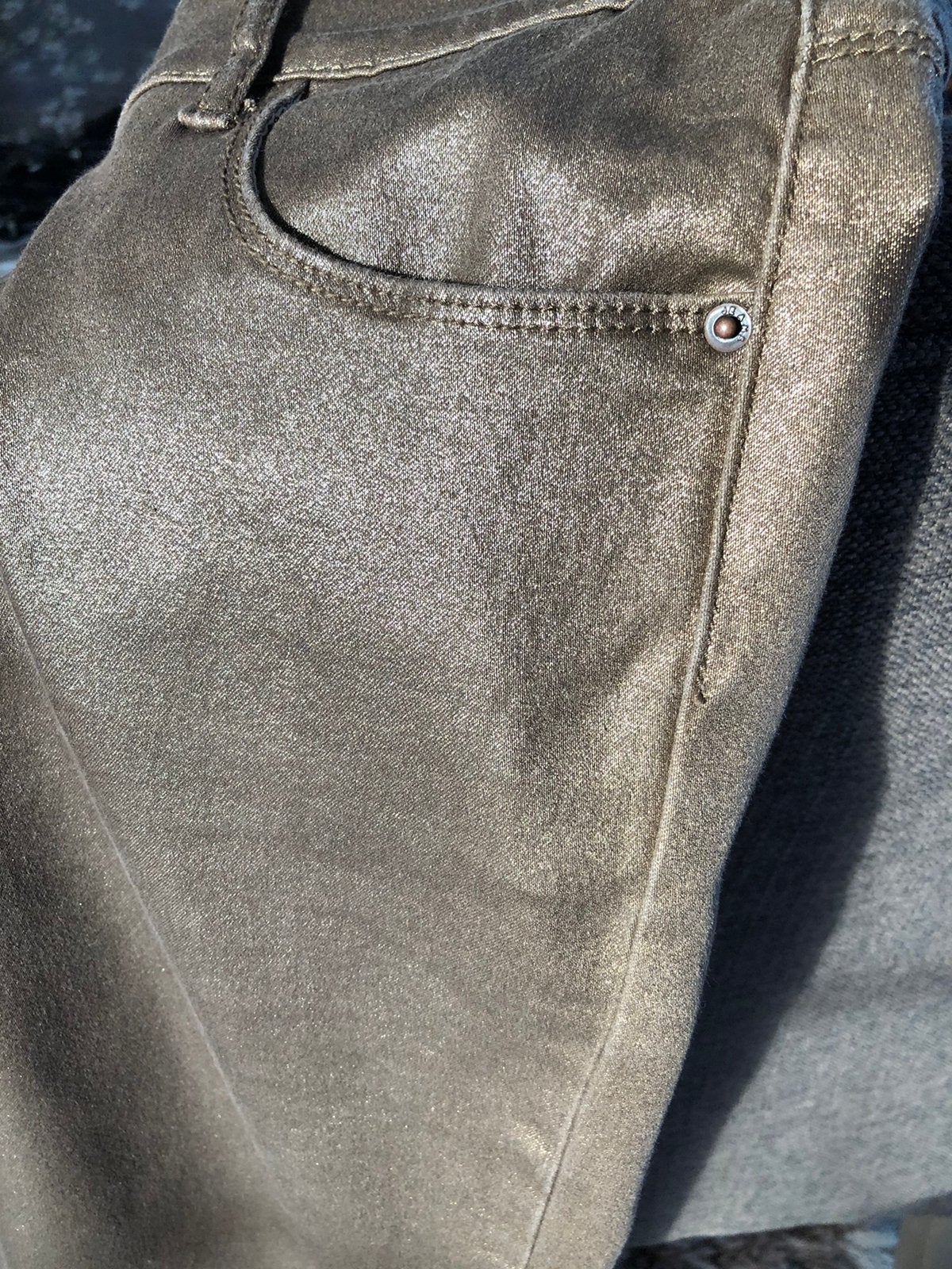Broek bronskleur glans maat 44, Kleding | Dames, Broeken en Pantalons, Ophalen, Bruin, Maat 42/44 (L), Lang