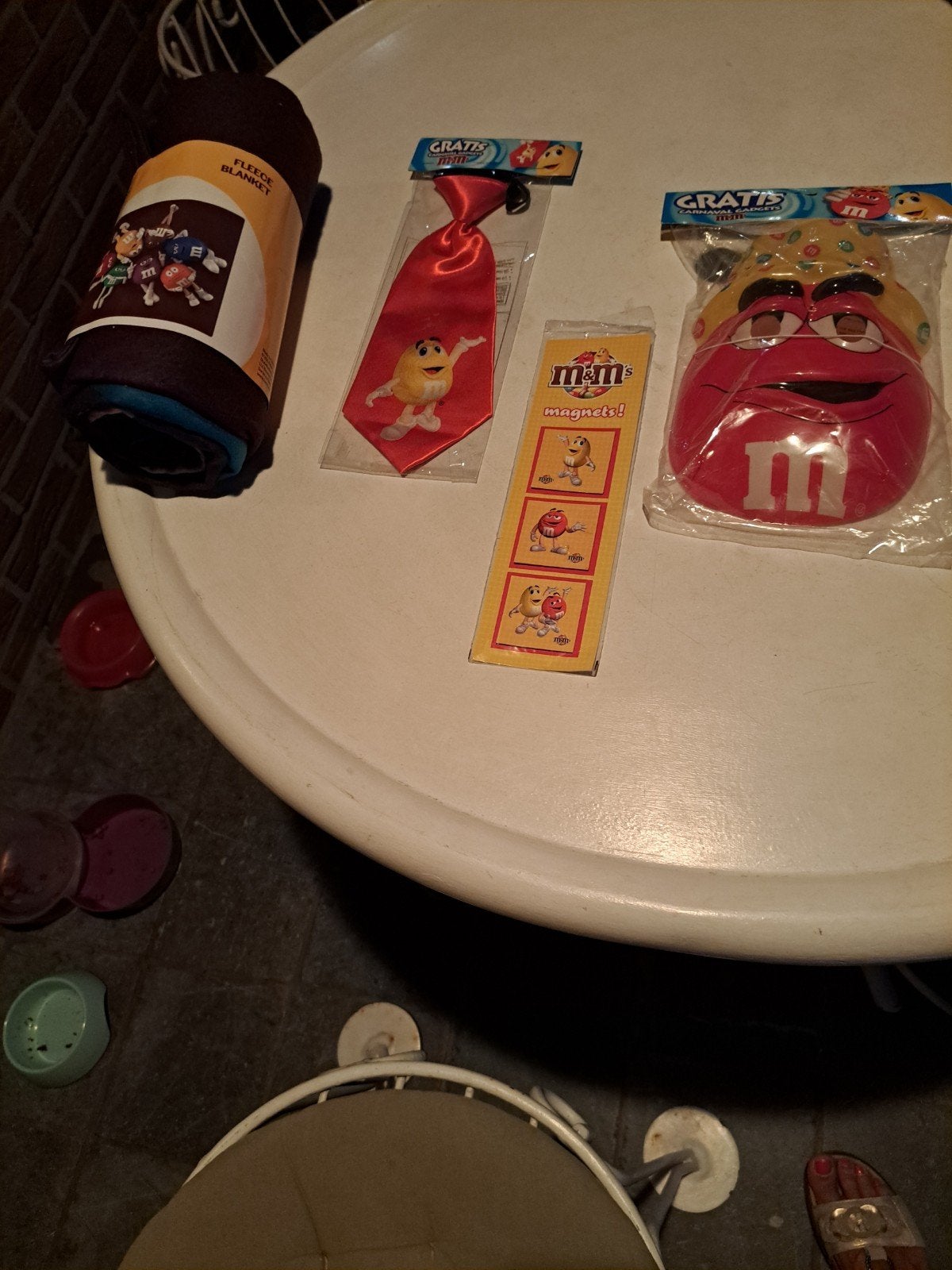 M&M'S 4 bouteilles d'aimants et masque en kravat neufs, Collections, Enlèvement ou Envoi