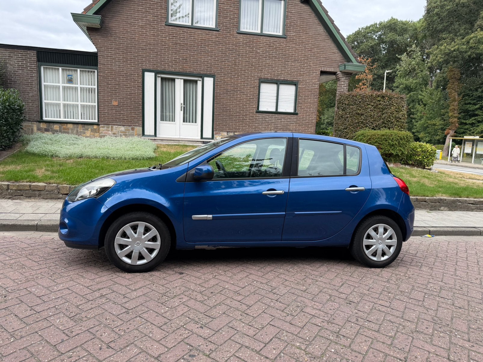 Renault Clio 1.1i essence Euro5 Climatisation 5 port Carpass, Autos, Euro 5, Entreprise, Boîte manuelle, Entretenue par le concessionnaire
