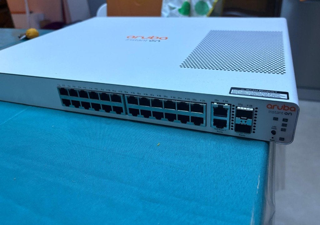 HPE Aruba Instant On 1960 (Modèle JL806A), Enlèvement, Comme neuf