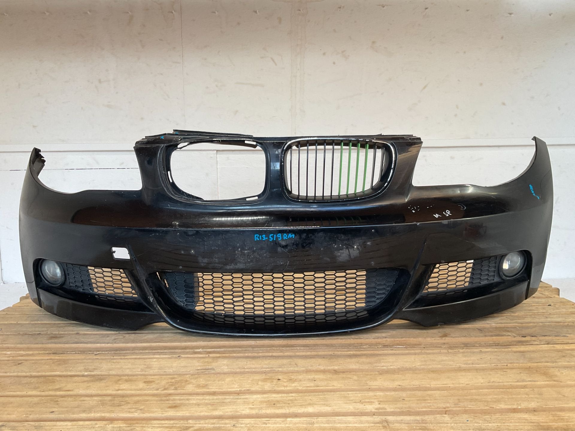 Pare-chocs avant sport Mpacket pour BMW S rie 1 E82 E88 M Pa, Petuelring 130
80788  Munich, DE, Pare-chocs, Info@bmw.de, Utilisé