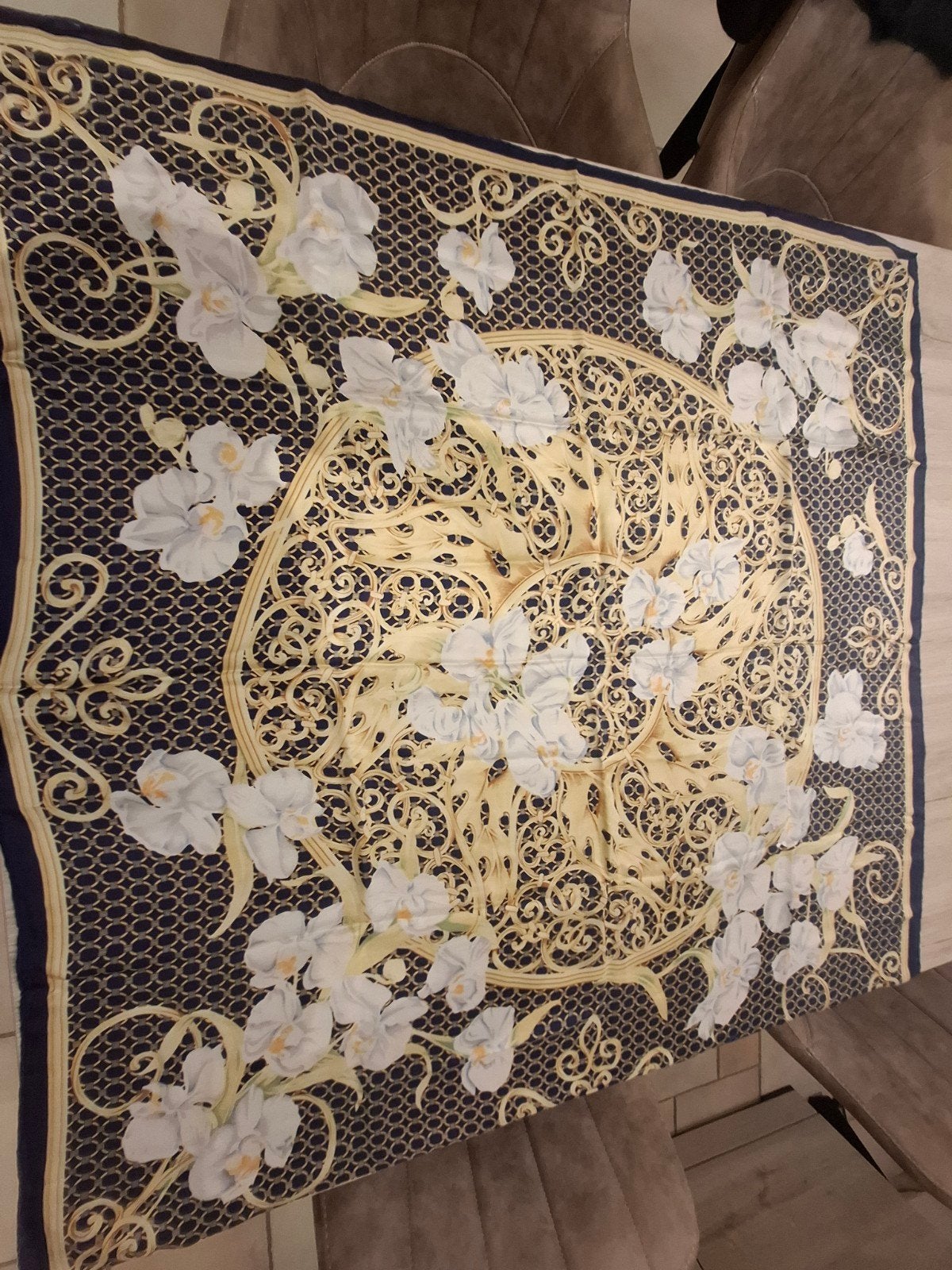Zijde sjaal/silc scarf Dior, Ophalen